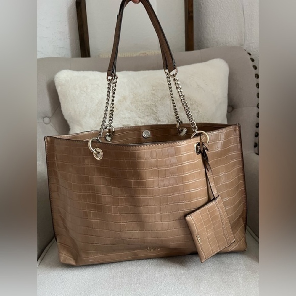 Pre-Owned Latte Beige DKNY Purse Tote Handbag.